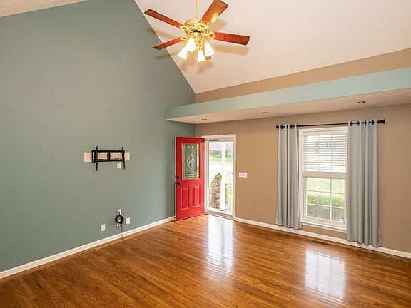 5th image of 2211 Centertree Dr