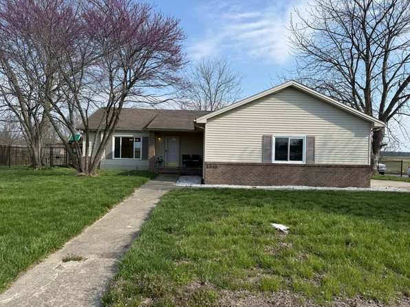 6040 E Pioneer Pl, Columbus, IN 47203