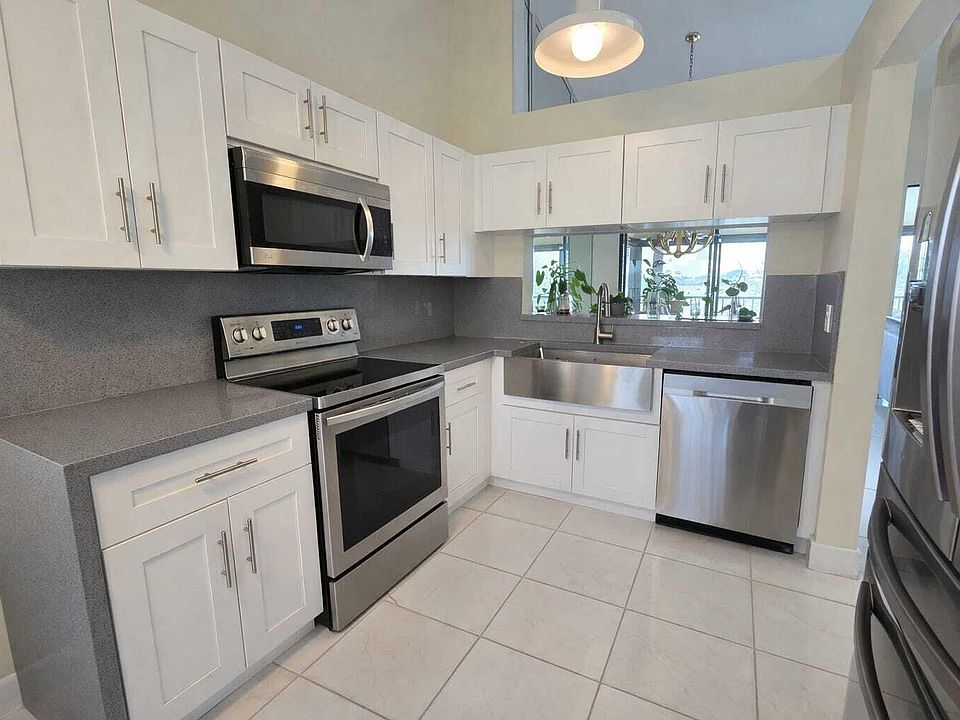 1st image of 10870 Lakemore Lane #201
