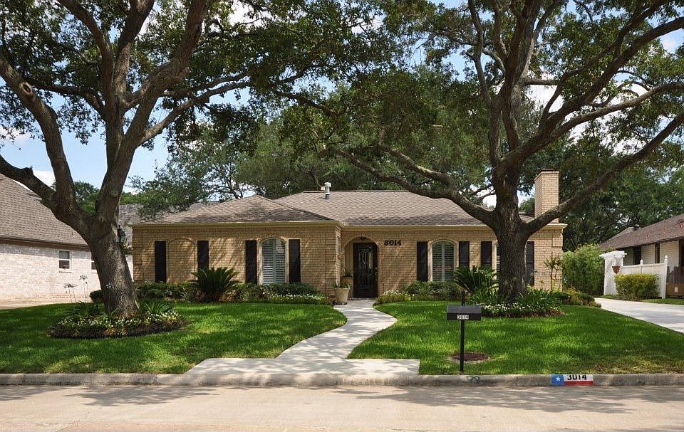1st image of 3014 Broadmoor Dr