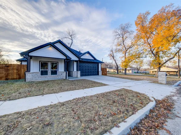 405 N Holman St, Decatur, TX 76234