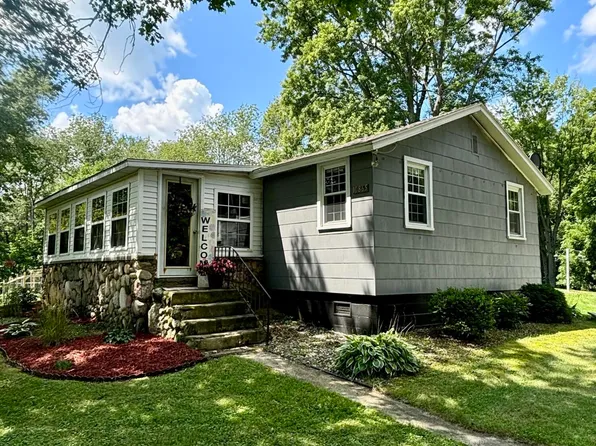 10865 N 22nd St, Plainwell, MI 49080