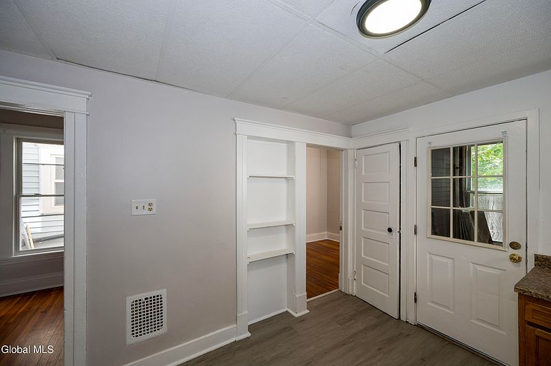 3rd image of 10 Hurlbut Street