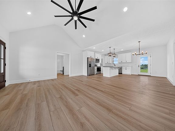 3rd image of 110 S Riverbend Dr