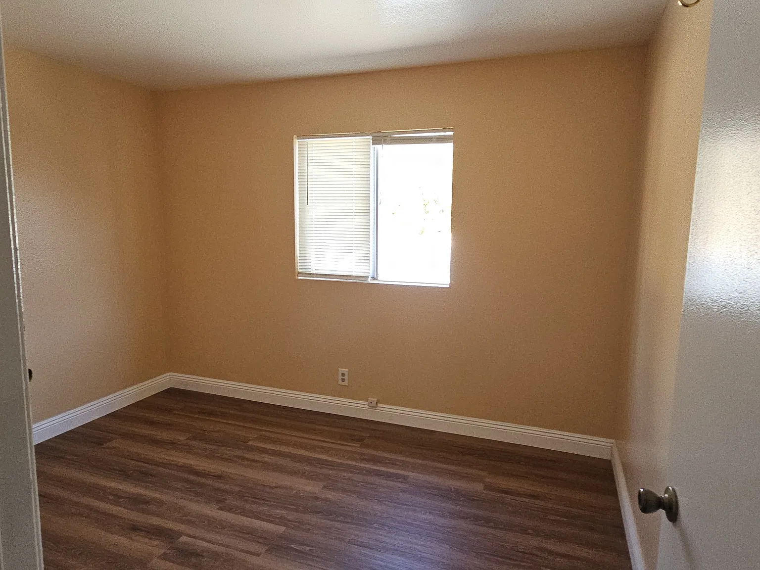 3 bed, 750 sqft, $2,800 — Photo 4