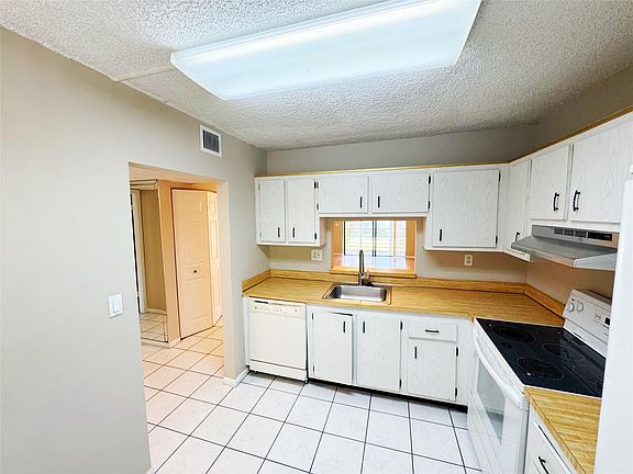 2nd image of 1820 SW 81st Avenue #3201