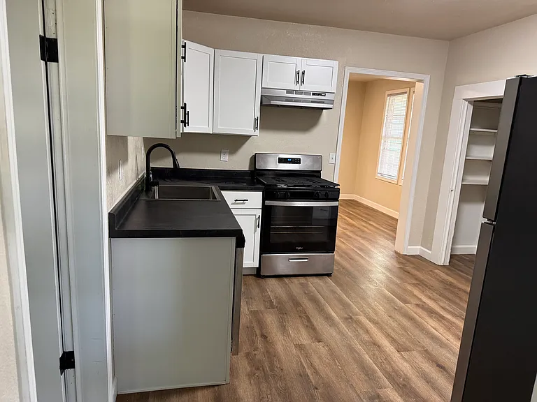 111 N Elm St — Photo 8