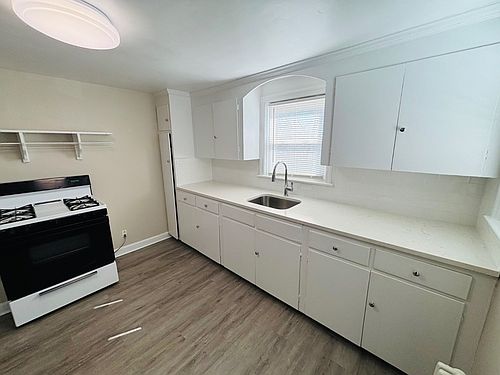 3rd image of 18 Ellwood St