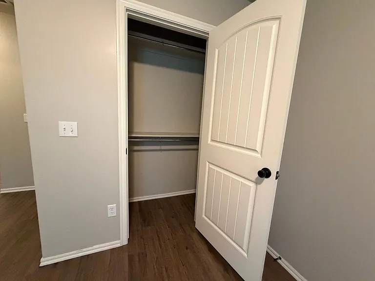 404 Chalk Hill Ct — Photo 43