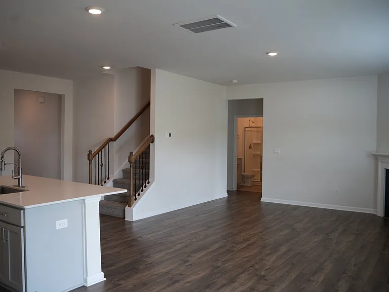 670 Hollyrose Cir — Photo 11
