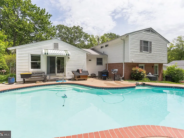 7011 Hadlow Dr — Photo 33