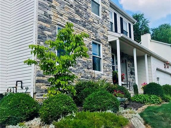2nd image of 558 Oakcrest Dr