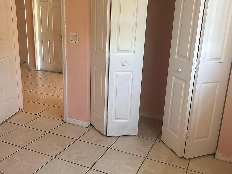 1128 Gilbert Ave S #1128
