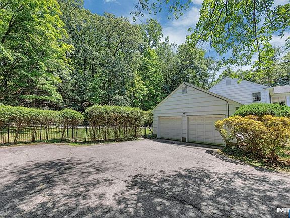 5th image of 621 Winding Hollow Dr