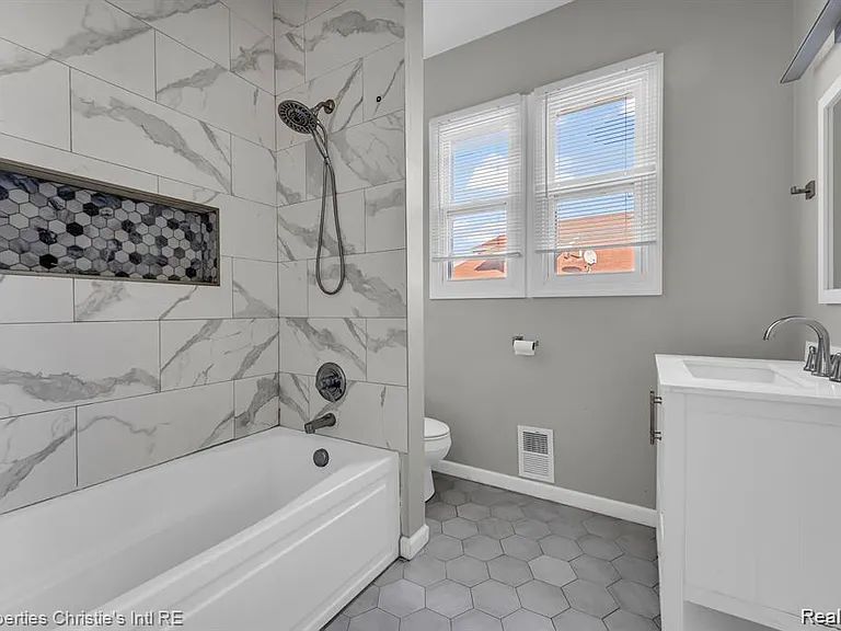 2508 Clairmount St — Photo 13