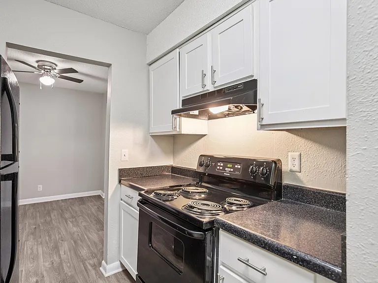 Willow Apartments — Photo 36