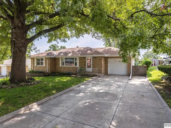 4303 Monroe St, Omaha, NE 68107