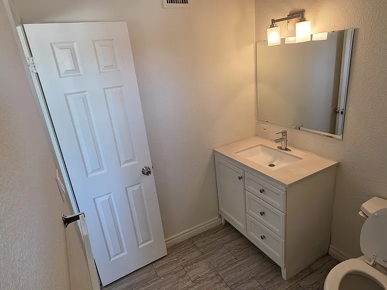 1201 E Barcelona Ave — Photo 39