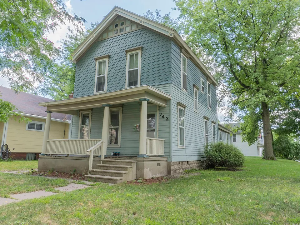 743 1/2 Walnut St