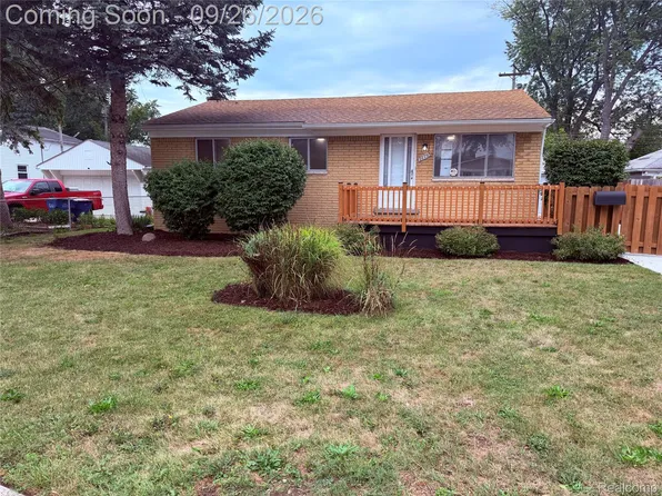 22293 Columbus Ave, Warren, MI 48089