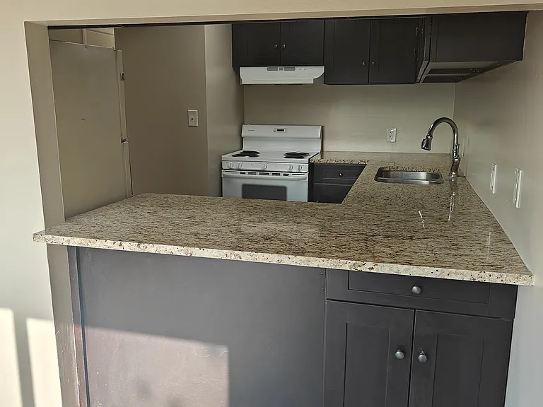 Fox Meadows Apartments — Photo 17