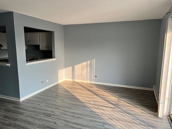 2nd image of 4125 Jennifer Ln APT 3F