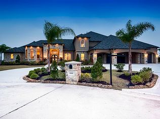 6702 N Oak Dr, Dickinson, TX 77539