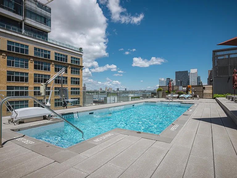 547 W 47th St #Penthouse 1 — Photo 12