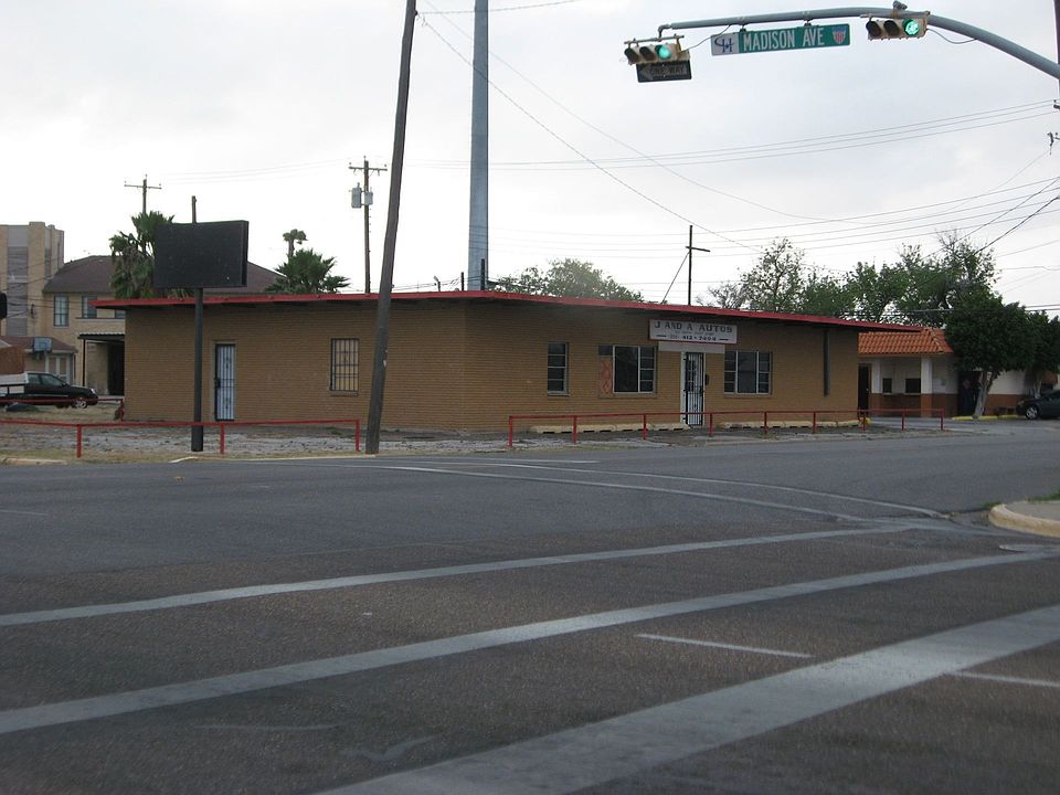 1st image of 301 N 1st St