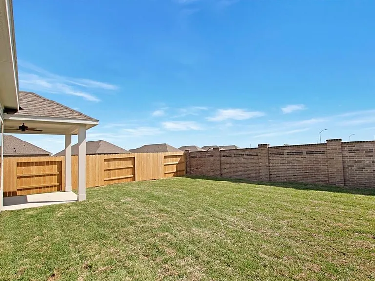 7518 Coral Lake Dr — Photo 17