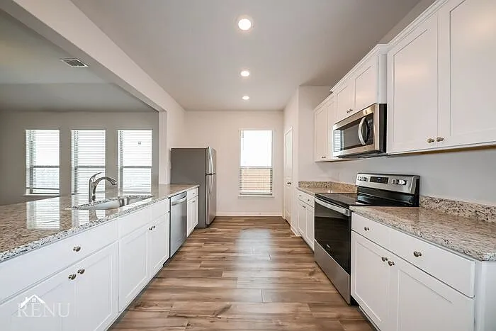 4 bed, 2.0 bath, 1803 sqft, $2,200 — Photo 3