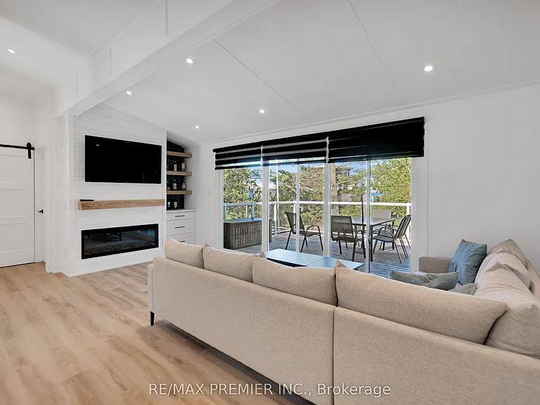 891 Tiny Beaches Rd S — Photo 8