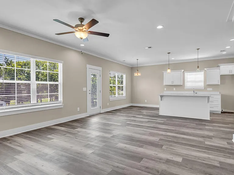 117 Traveller Ln — Photo 21