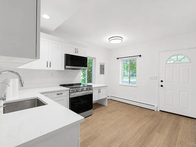 60 Morris Ave — Photo 8