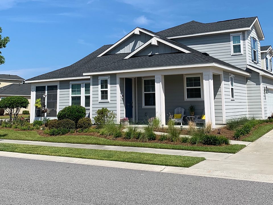 3 BR  2.5 Bath Carriage Home