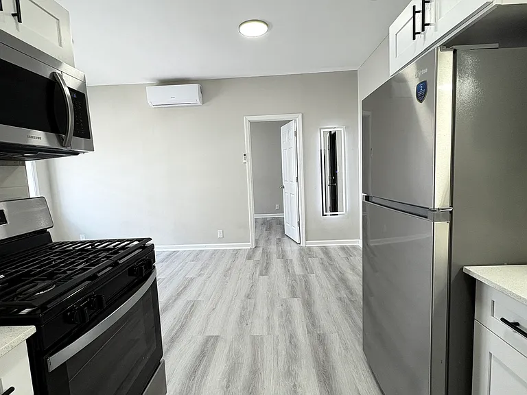 Meridian Living II — Photo 7