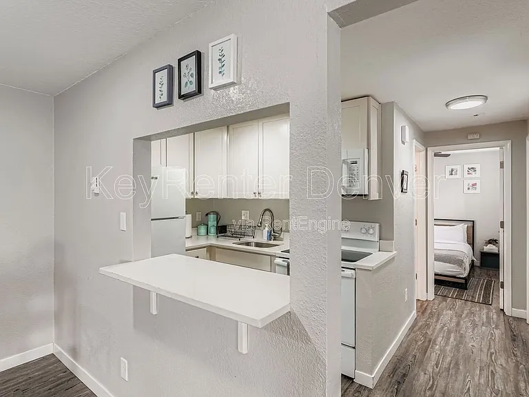 1452 N Ivy St — Photo 12