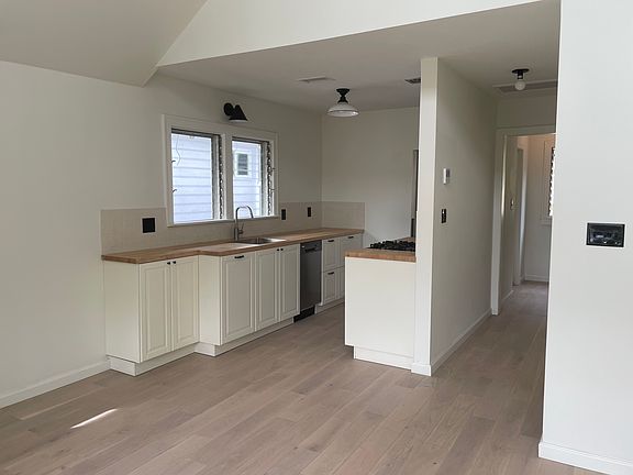 4th image of 6903 Camrose Dr