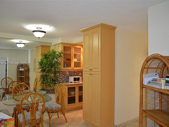 5th image of 17050 NE 14th Ave APT 115