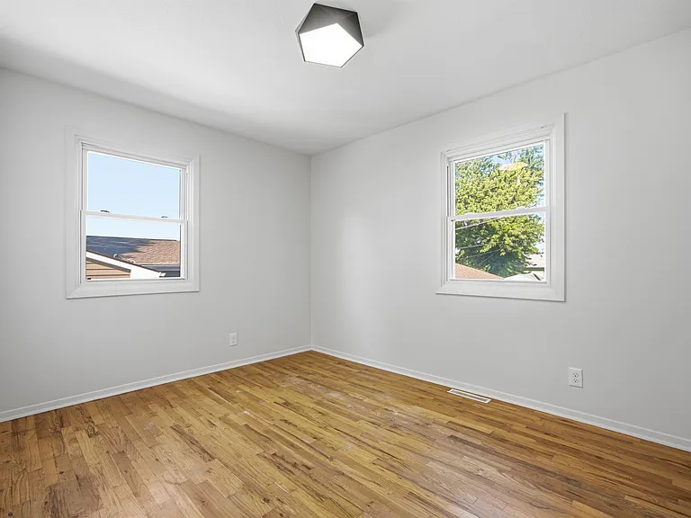 3314 S 122nd St — Photo 9