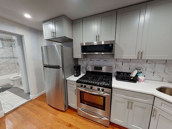 4th image of 304A Sumpter St #1-4