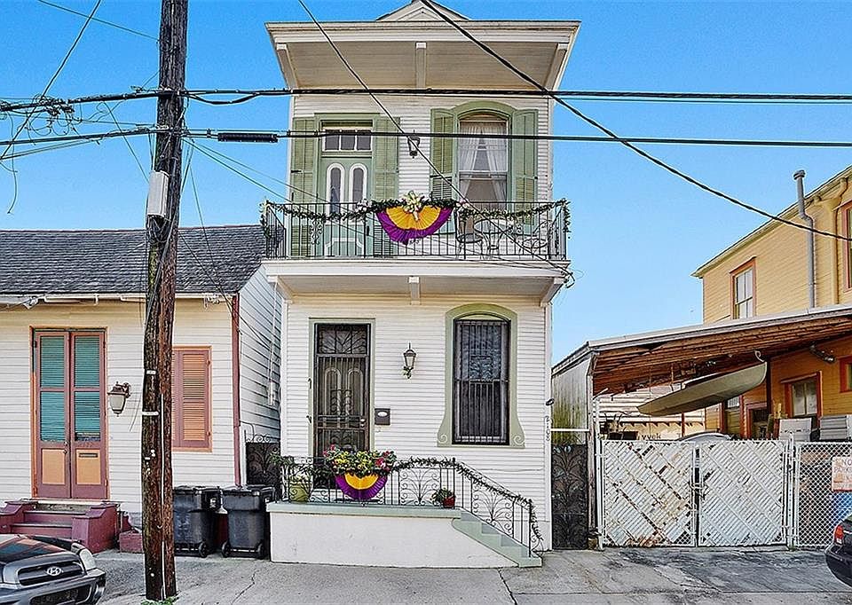 1st image of 2108-10 Urquhart St
