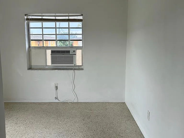 575 SW 57th Ave #3 — Photo 5