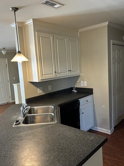 3 bed, 2.5 bath, $1,300 — Photo 2
