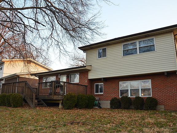 3rd image of 7952 Camelot Ln
