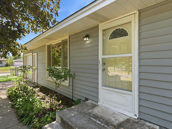 3rd image of 11401 Swallow Cir NW