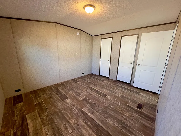2 Joyce Dr — Photo 6