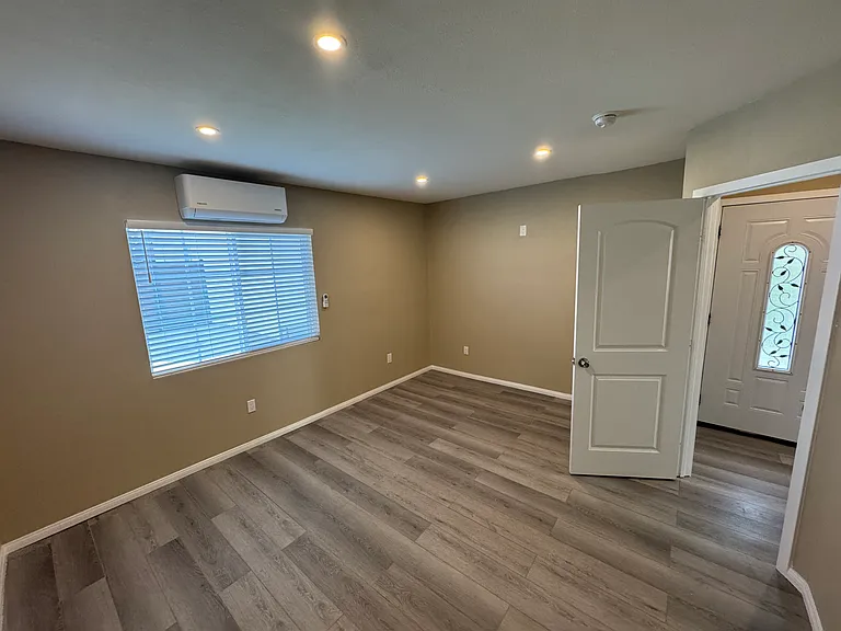 2737 Blakeman Ave #1/2 — Photo 9