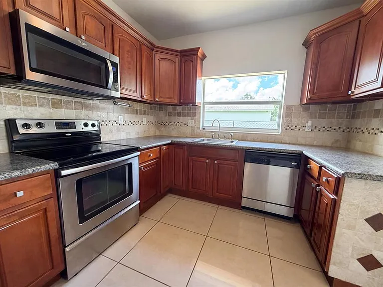 453 N Deerfield Ave — Photo 4