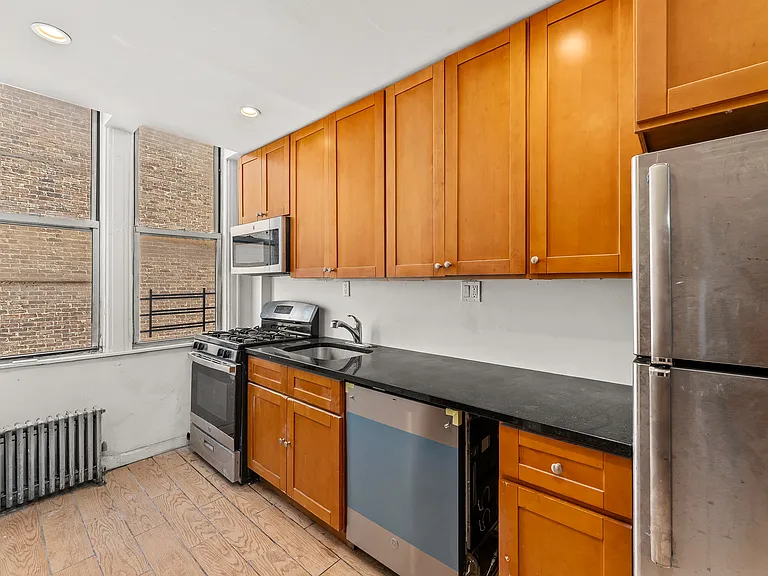 96 Graham Ave #1B — Photo 6